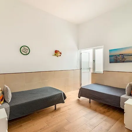 Salinetas Blue Surf House Daire *